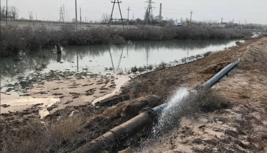 Ущерб от разлива сточных вод под Астраханью оценили в 6 млн рублей